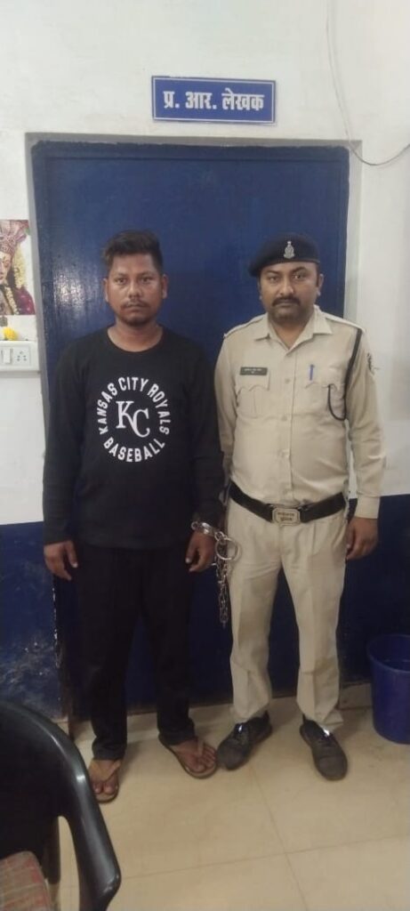 मारपीट सहित लूट का फरार आरोपी गिरफ्तार