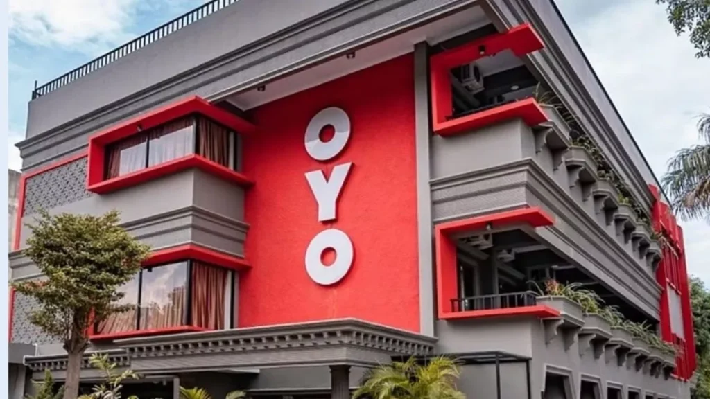 प्रेमी संग होटल में रंगरेलियां मना रही थी युवती, अचानक पहुंचे घर वाले