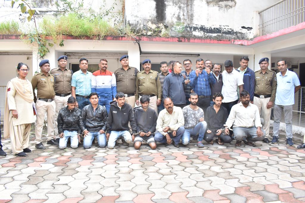 चोरी के 13 मामलों का खुलासा,  64 लाख 75 हजार का सामान और जेवर बरामद