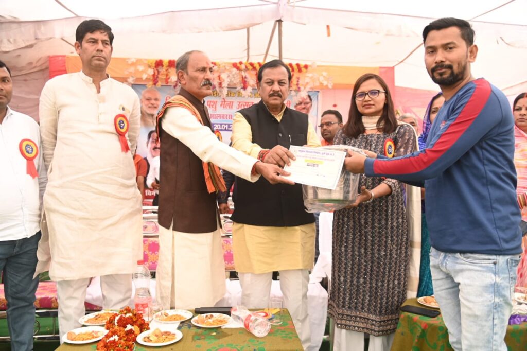 आलबरस में जिला स्तरीय पशु मेला उत्सव एवं प्रदर्शनी का आयोजन संपन्न
