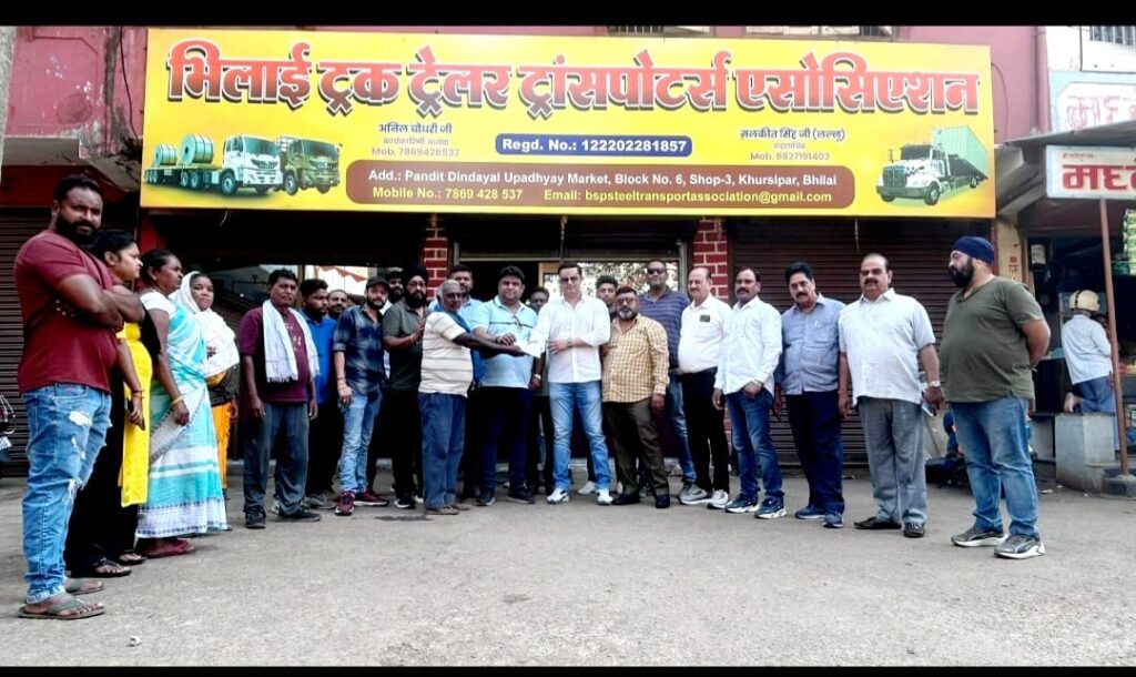 तीन ड्राइवर की बहन व बेटी की शादी में 25 हजार की मदद..भिलाई ट्रक ट्रेलर ट्रांसपोर्ट्स एसोसिएशन ने निभाई सामाजिक जिम्मेदारी
