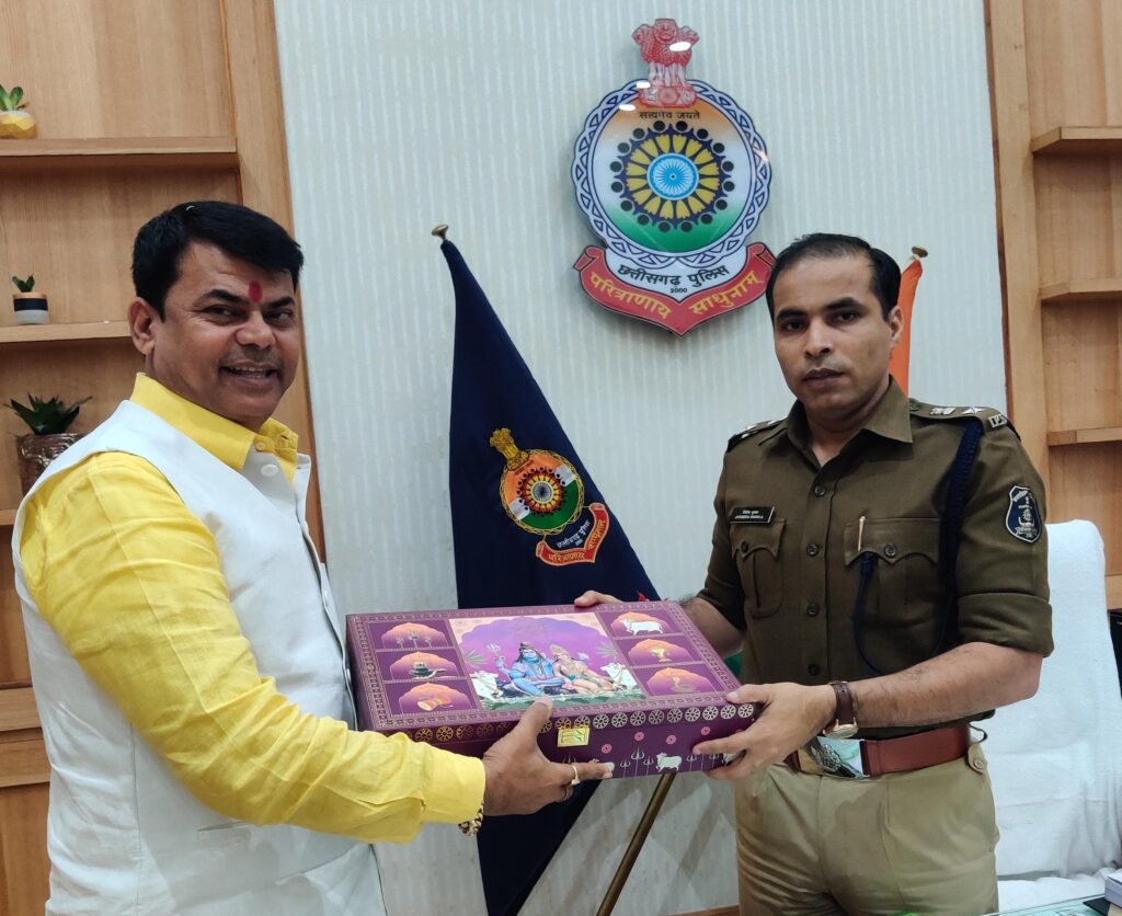 आईजी, कलेक्टर और एसपी को बाबा की बारात का आमंत्रण, दया सिंह से मुलाकात कर दिया निमंत्रण