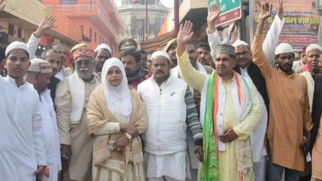 350 मुस्लिम श्रद्धालुओं के साथ अयोध्या पहुंचे राजा रईस और शेर अली खान