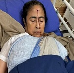 सीएम ममता बनर्जी के सिर में लगी चोट