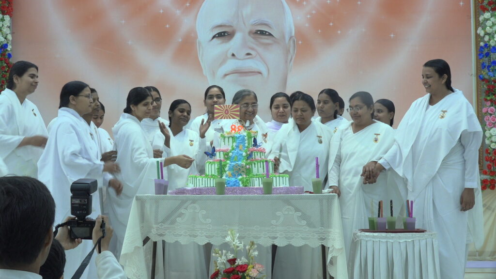 विशाल पर्वत श्रृंखला से शिवलिंग ड्रोन द्वारा हुआ प्रकट