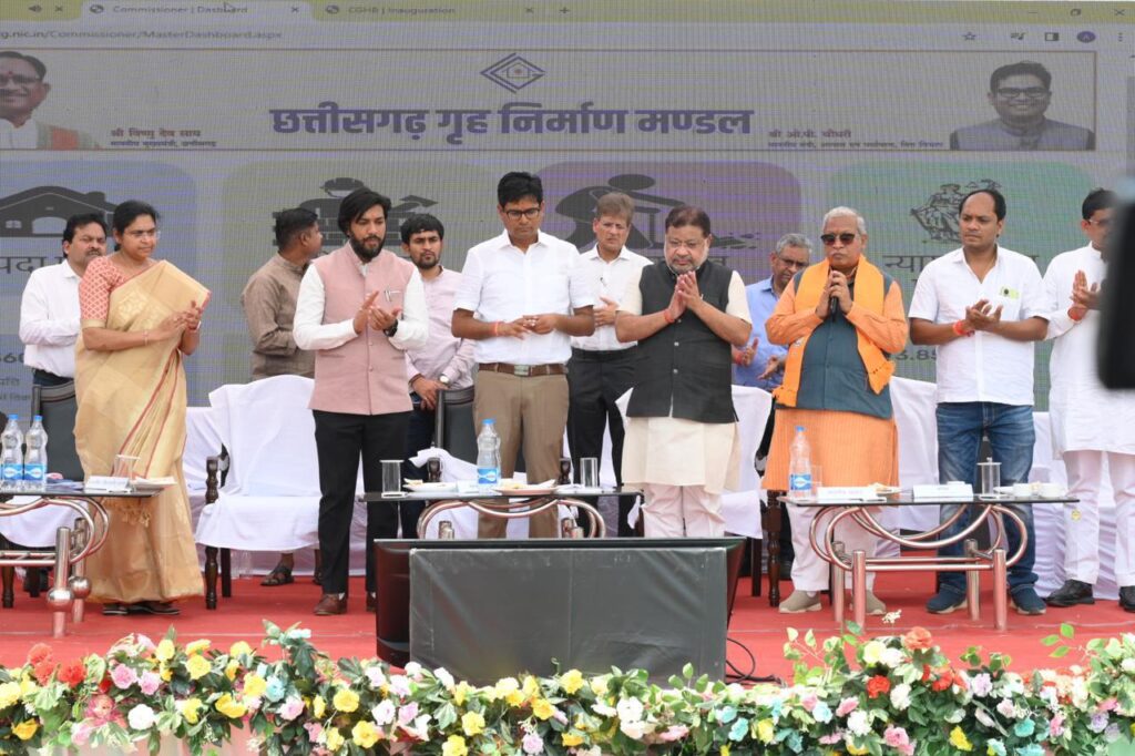 आवास ,पर्यावरण मंत्री ओ. पी. चौधरी ने प्रधानमंत्री सह मुख्यमंत्री आवास योजना के हितग्राहियों को सौपी घर की चौबी