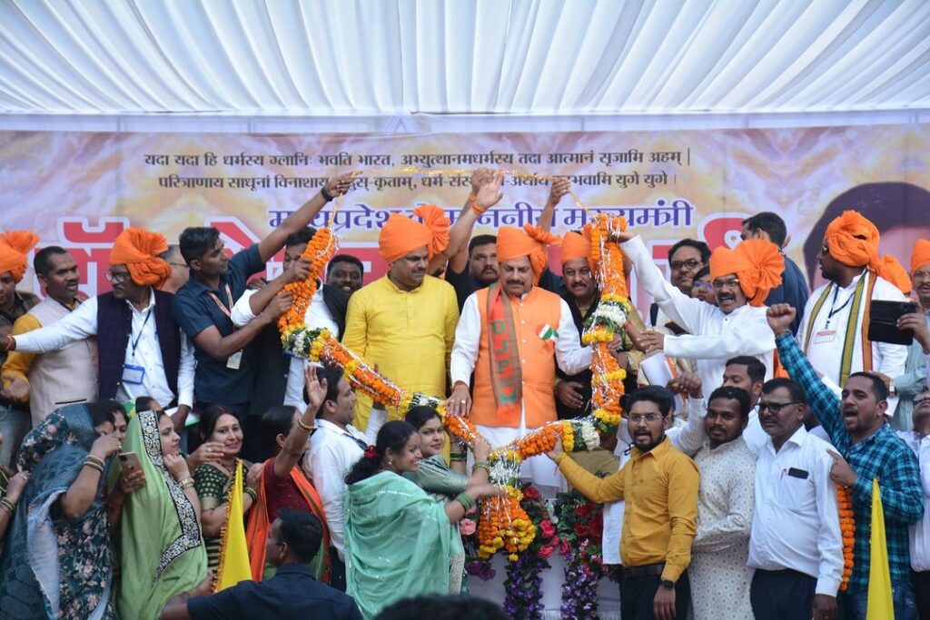 MP के CM को यादव गौरव सम्मान से सम्मानित किया गया