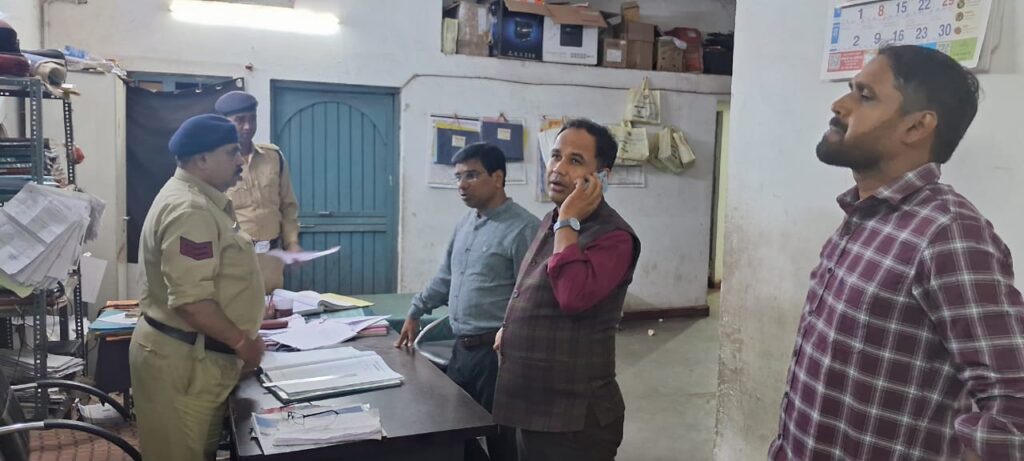 देर रात कलेक्टर,एस पी एवं निगम आयुक्त सड़को पर ,एसएसटी टीम से ली जानकारी