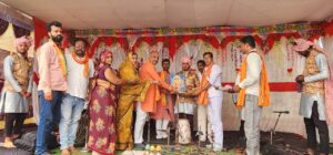 जनाजे में भारी भीड़ मिडिया के साथ धक्का मुक्की