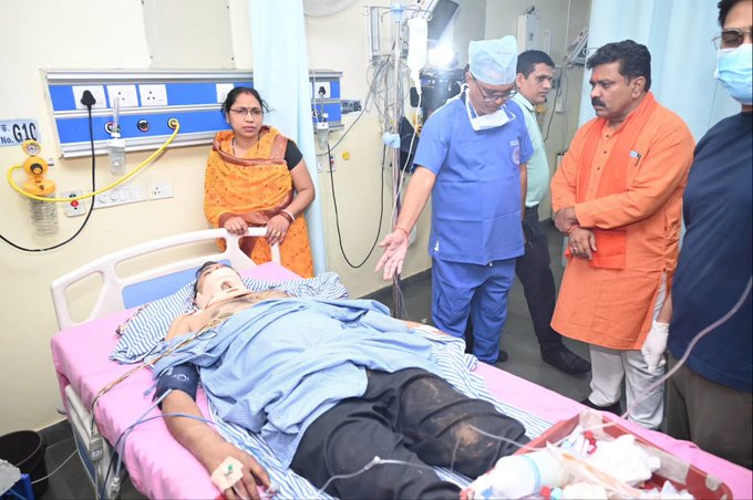 कुम्हारी में हुई बस दुर्घटना में घायलों की सहायता के लिए जिला एवं पुलिस प्रशासन ने दिखाई तत्परता