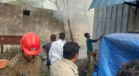 बिजली कंपनी के बाद अगरबत्‍ती फैक्ट्री में भड़की आग, मौके पर पहुंची फायरब्रिगेड की दो गाड़ियां