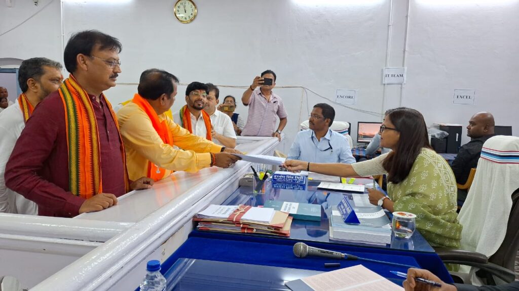 4 लोगों ने किया नामांकन जमा, 5 लोगों ने खरीदे नामांकन पत्र