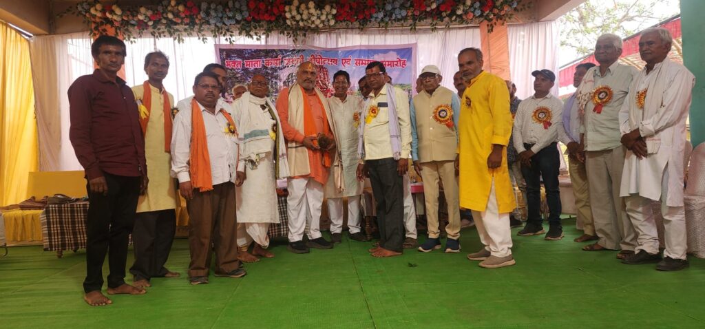 जिला भाजपा कार्यालय और केंद्रीय चुनाव कार्यालय रिसाली में आयोजित भाजपा के स्थापना दिवस पर सम्मिलित हुए विधायक ललित चंद्राकर