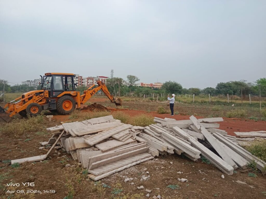 अवैध प्लाटिंग पर निगम ने की  कार्यवाही