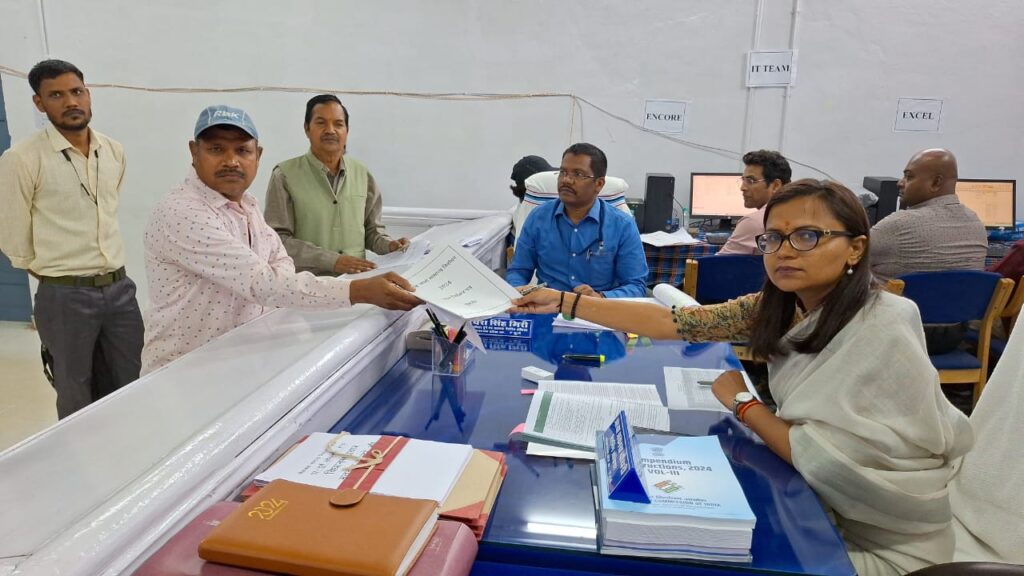 लोकसभा निर्वाचन-2024  नामांकन के प्रथम दिवस में एक नामांकन जमा