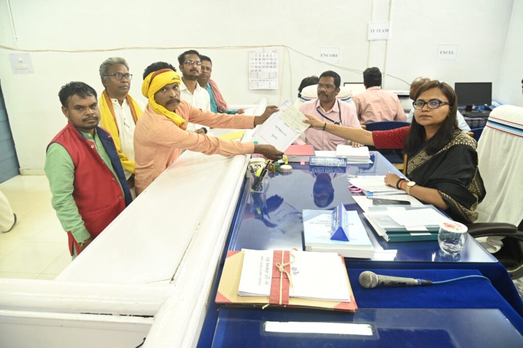 लोकसभा निर्वाचन- 2024  नामांकन के तीसरेे दिवस 5 अभ्यर्थियों ने नामांकन पत्र किया जमा