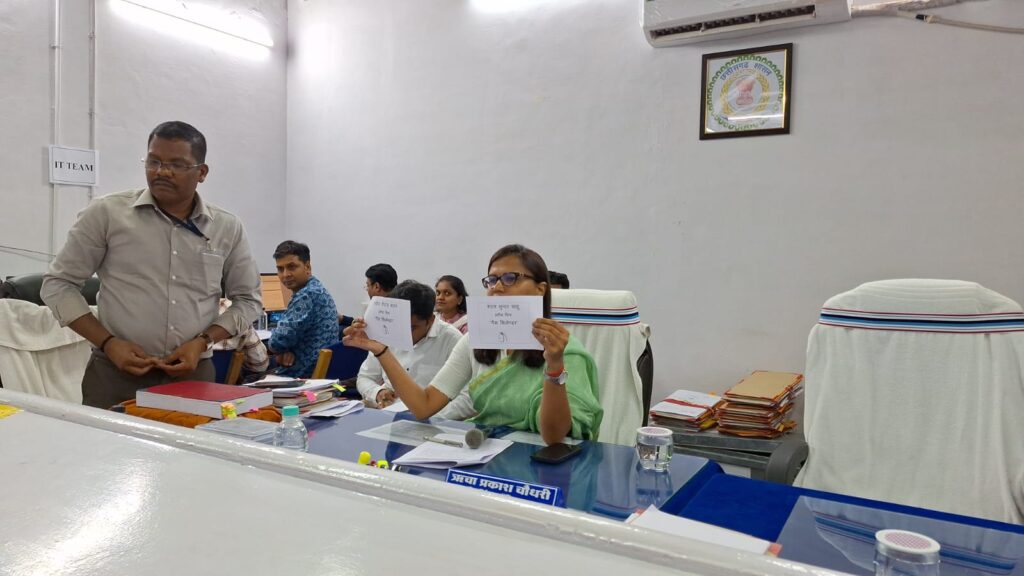 दुर्ग लोेकसभा में 25 अभ्यर्थी चुनाव मैदान में  -कलेक्टर एवं जिला निर्वाचन अधिकारी ने अभ्यर्थियों को किए प्रतीक चिन्ह आबंटित