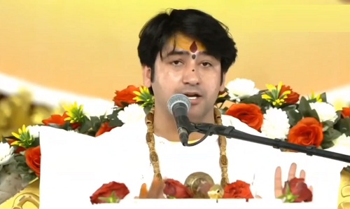 बाबा बागेश्वर बोले- खोल सकता हूं सबकी पोल, महात्मा भी नहीं बचेंगे, जानें किस संत पर भड़के धीरेंद्र शास्त्री