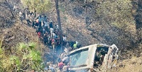 यात्रियों से भरी बस खाई में गिरी, 22 लोगों की मौत, 69 लोग घायल