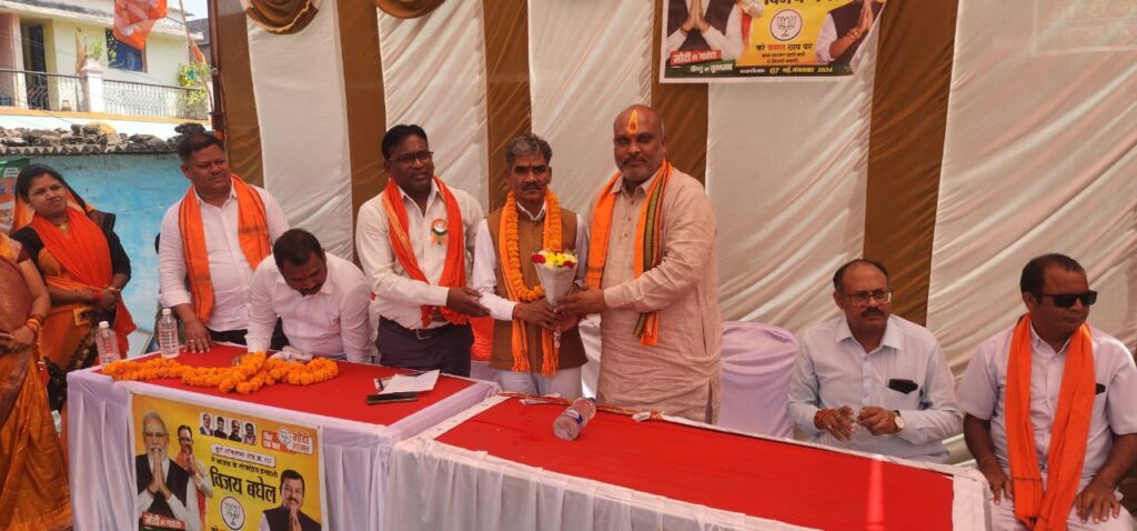 साजा के जनप्रिय विधायक ईश्वर साहू के साथ दुर्ग ग्रामीण क्षेत्रों में सघन जन सम्पर्क में निकले विधायक ललित चंद्राकर