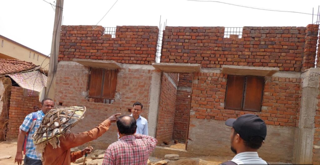 प्रधानमंत्री आवास के मकान गुणवत्तापूर्ण व समय सीमा में हो-आयुक्त