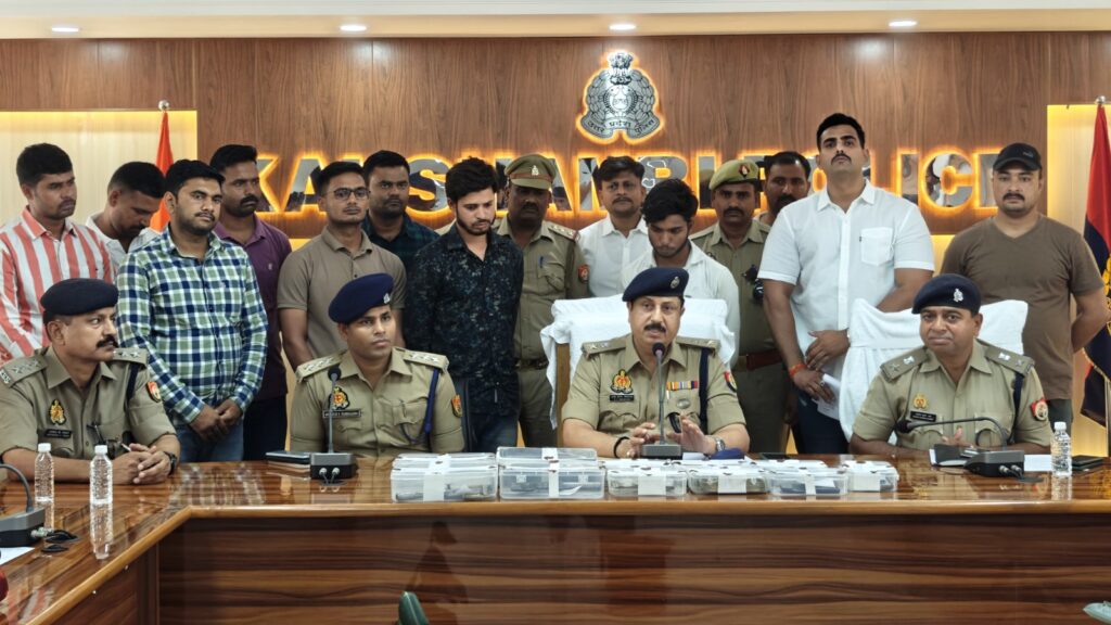 घर लौट रहे स्टांप विक्रेता से नगिया मई गांव के पास कार सवार बदमाशों ने 5 लाख 57 हजार लूटा