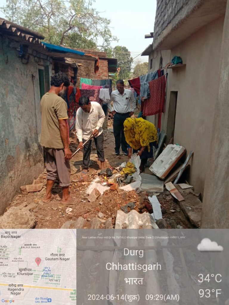 नाली एवं सड़क के ऊपर  अवैध निर्माण  को  तोड़ने की कार्रवाई लगातार जारी,