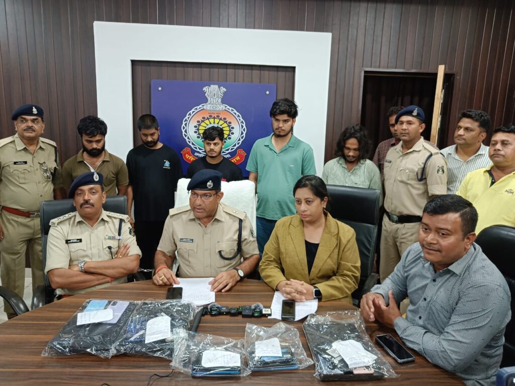 ऑन लाईन सट्टा एप्प लोटस-444 के दुर्ग पुलिस की कार्यवाही