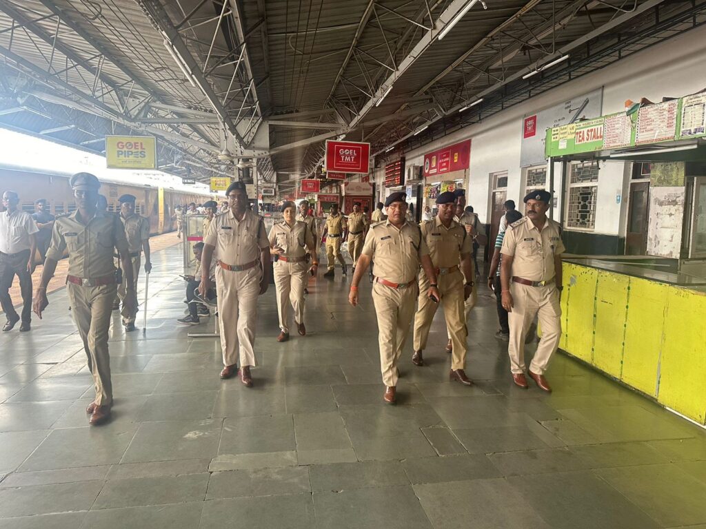 दुर्ग पुलिस जीआरपी आरपीएफ़ द्वारा दुर्ग रेल्वे स्टेशन की गई आकस्मिक चेकिंग