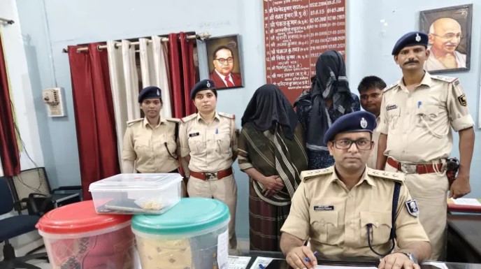 निसंतान महिलाओं को बच्चा पैदा होने का झांसा देकर ठगी करने वाले गैंग का राजफाश, दाे गिरफ्तार