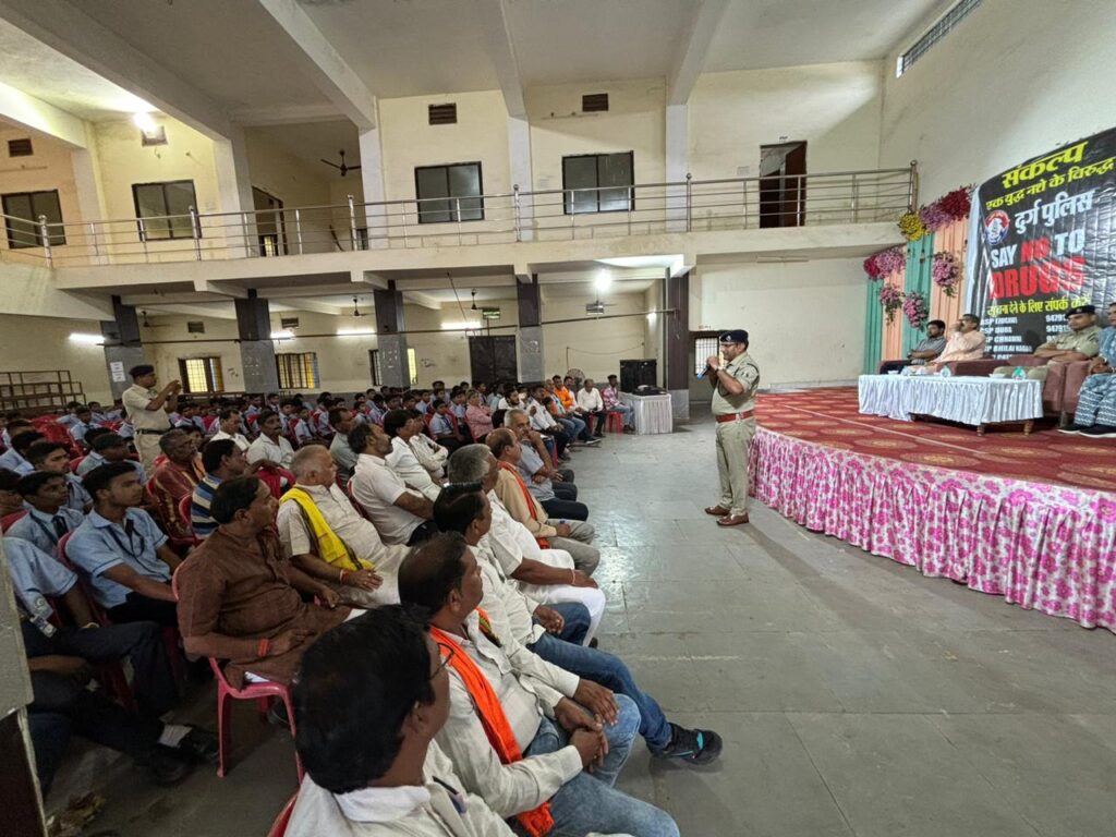 एक युद्ध नशे की विरूद्ध ‘‘संकल्प’’  अभियान के तहत थाना कुम्हारी अंतर्गत सामुदायिक भवन में जागरूकता कार्यक्रम आयोजित किया गया