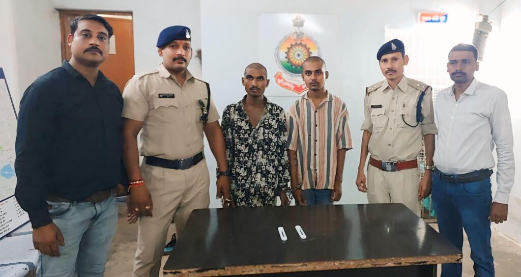 कटरबाजी कर फरार आरोपियो को पकड़ने में दुर्ग पुलिस को मिली सफलता, 2 नग कटर बरामद