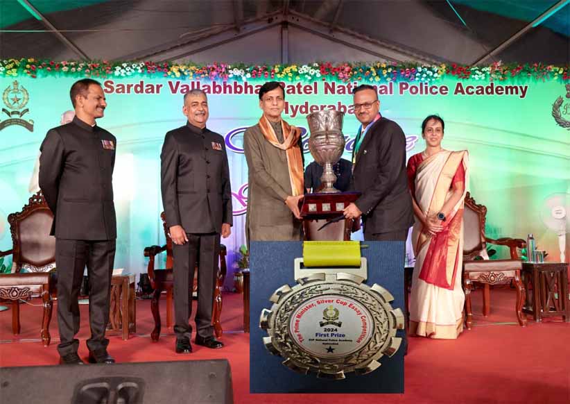दुर्ग रेंज पुलिस महानिरीक्षक श्री राम गोपाल गर्ग को प्रधानमंत्री सिल्वर कप ट्रॉफी से किया गया सम्मानित