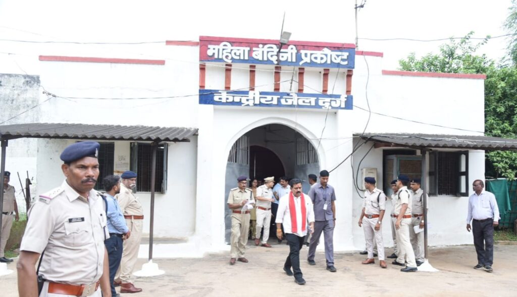 उप मुख्यमंत्री श्री विजय शर्मा ने केंद्रीय जेल का किया निरीक्षण