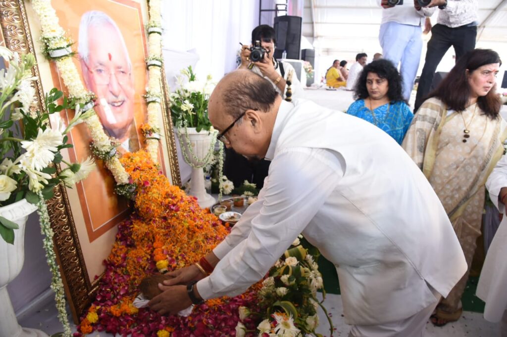 छत्तीसगढ़ के राज्यपाल श्री डेका एवं मुख्यमंत्री श्री साय स्व. श्री श्याम पाण्डेय के तेरहवीं कार्यक्रम में हुए शामिल