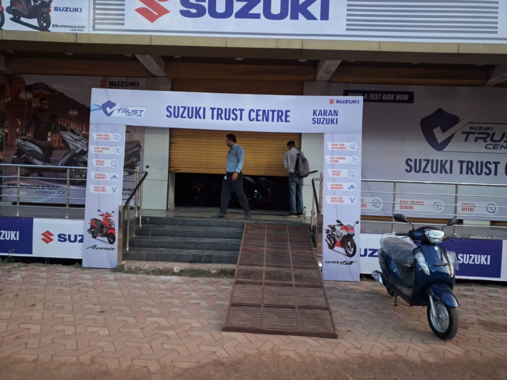 चंद्र मौर्य टॉकीज के सामने अर्चना टावर में खुले सुजुकी शोरूम को कराया गया बंद