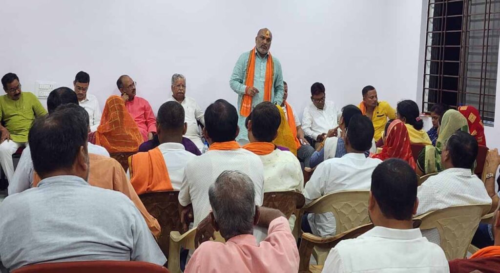 ‘‘मोर बूथ मोर अभियान’’ के तहत भारतीय जनता पार्टी की सदस्यता बनाने में जुटे ललित चंद्राकर