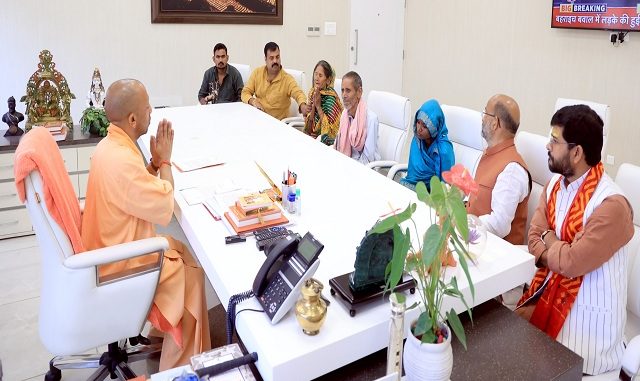 CM से मिले मृतक रामगोपाल के परिजन, 10 लाख की आर्थिक सहायता देने के निर्देश