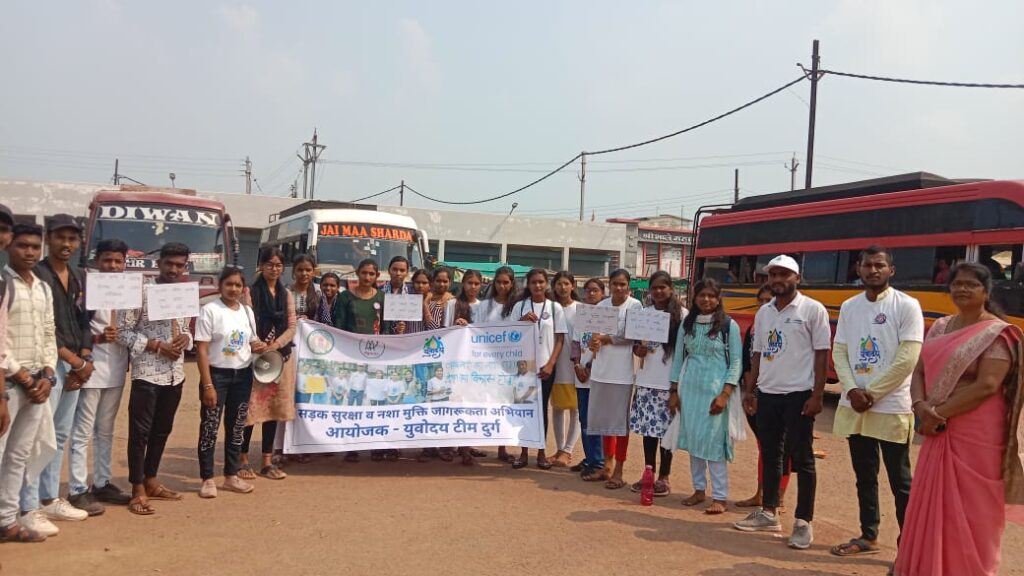 युवोदय स्वयंसेवक के द्वारा नुक्कड़ नाटक के माध्यम से चलाया गया जागरुकता अभियान