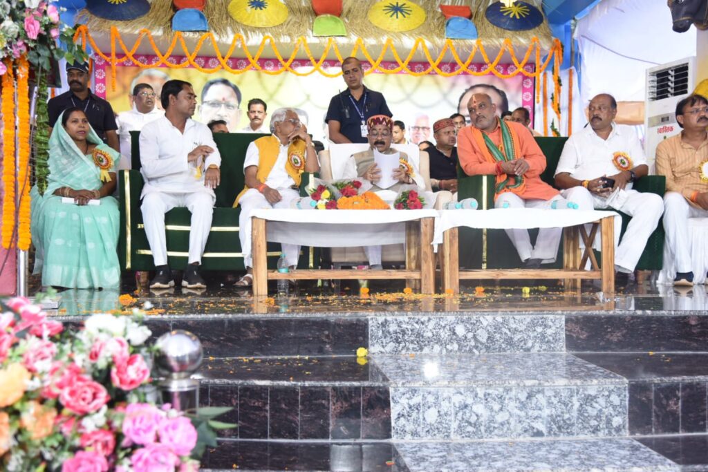 नगर पालिक निगम भिलाई-03 चरौदा में लोकार्पण भूमिपूजन कार्यक्रम में शामिल हुए उप मुख्यमंत्री श्री साव