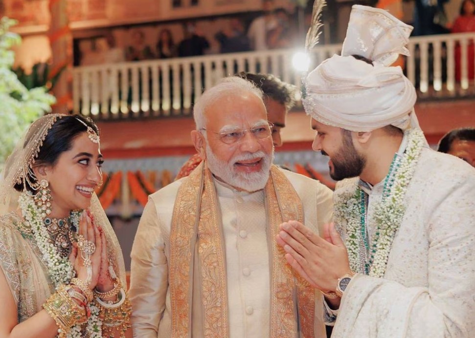 कर्मचारियों को देते हैं गिफ्ट में लग्जरी कार…कौन हैं सावजी ढोलकिया? जिनके बेटे की शादी में PM मोदी भी पहुंचे