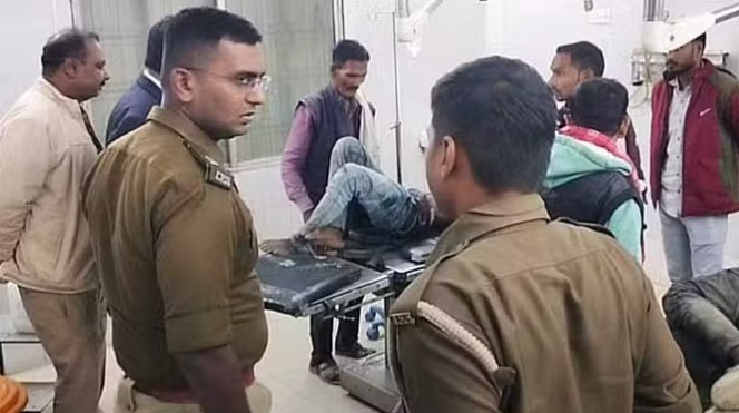 आजमगढ़ में पड़ोसियों ने युवक को पेट्रोल डालकर जलाया, रास्ते में घेरकर लगाई आग, हालत गंभीर; फोर्स तैनात