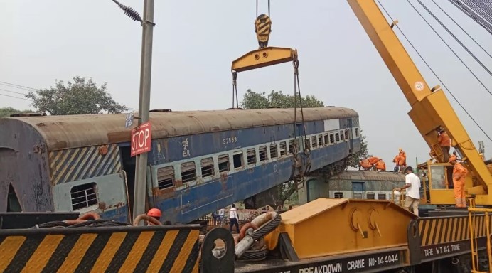 हेलो,हेलो! कंट्रोल रूम, पैसेंजर ट्रेन डिरेल हो गई है, जल्द पहुंचे; ये है पूरा मामला