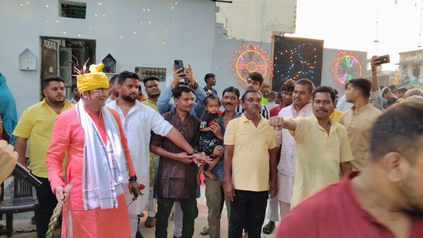 दीपावली की रात काली और गौरी पूजन में शामिल हुए विधायक रिकेश सेन, 7 कालीबाड़ी और 60 गौरी गौरा पूजन कार्यक्रमों में पहुंचे