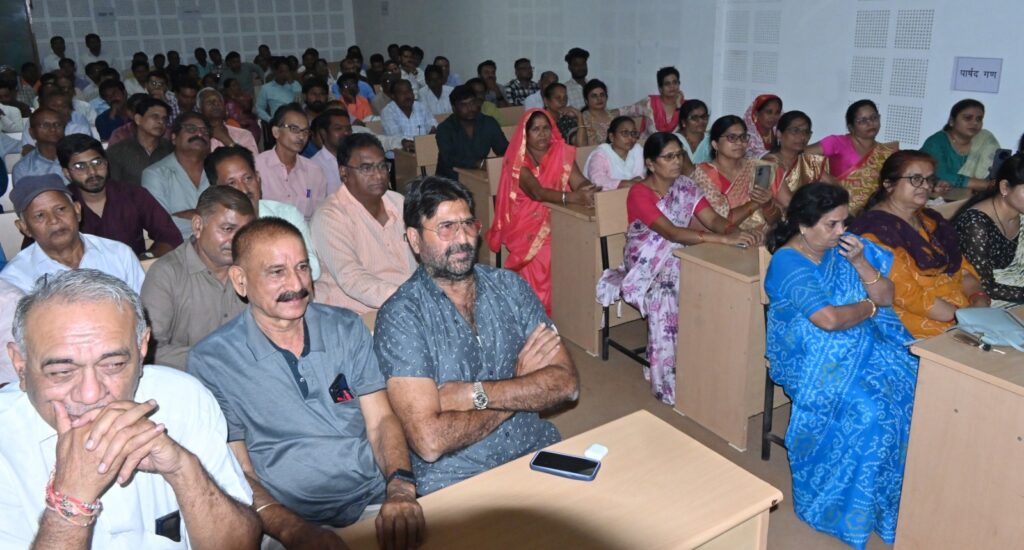 अपर आयुक्त अशोक द्विवेदी के साथ अन्य 06 कर्मचारी सेवानिवृत्त हुए