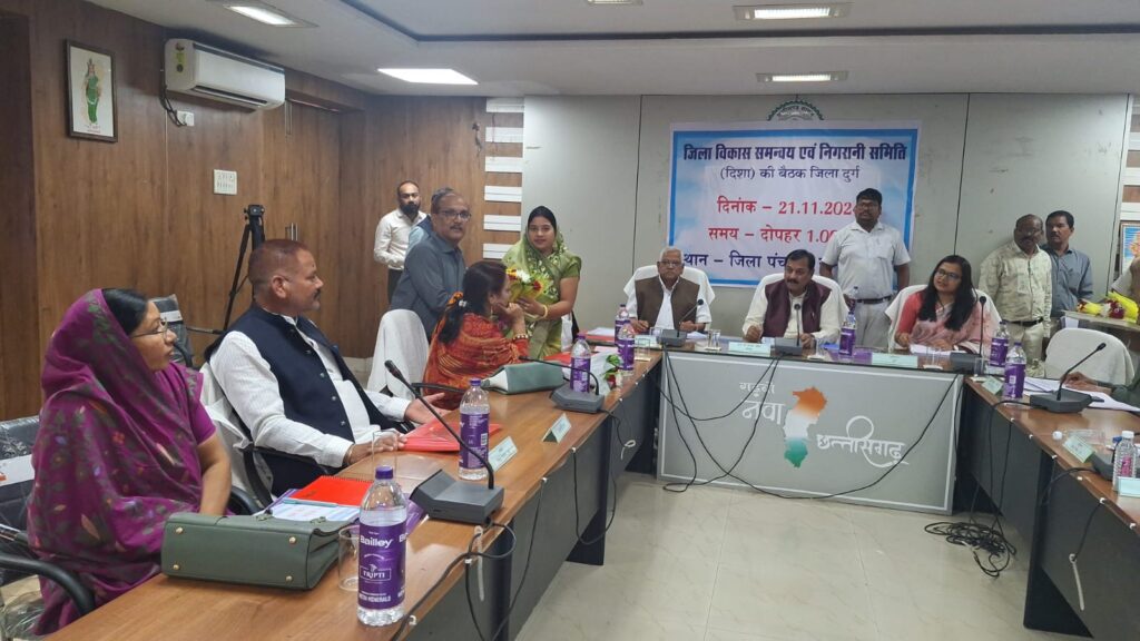 योजनाओं का बेहतर क्रियान्वयन कर आम जनता को करें लाभान्वित -सांसद श्री विजय बघेल