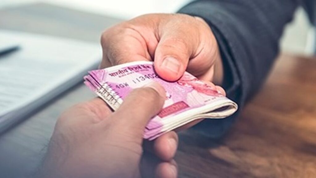 एसीबी की जाल में फंस गया भिलाई का प्रधान आरक्षक, अफसरों ने र‍िश्वत लेते रंगे हाथ ऐसे दबोचा