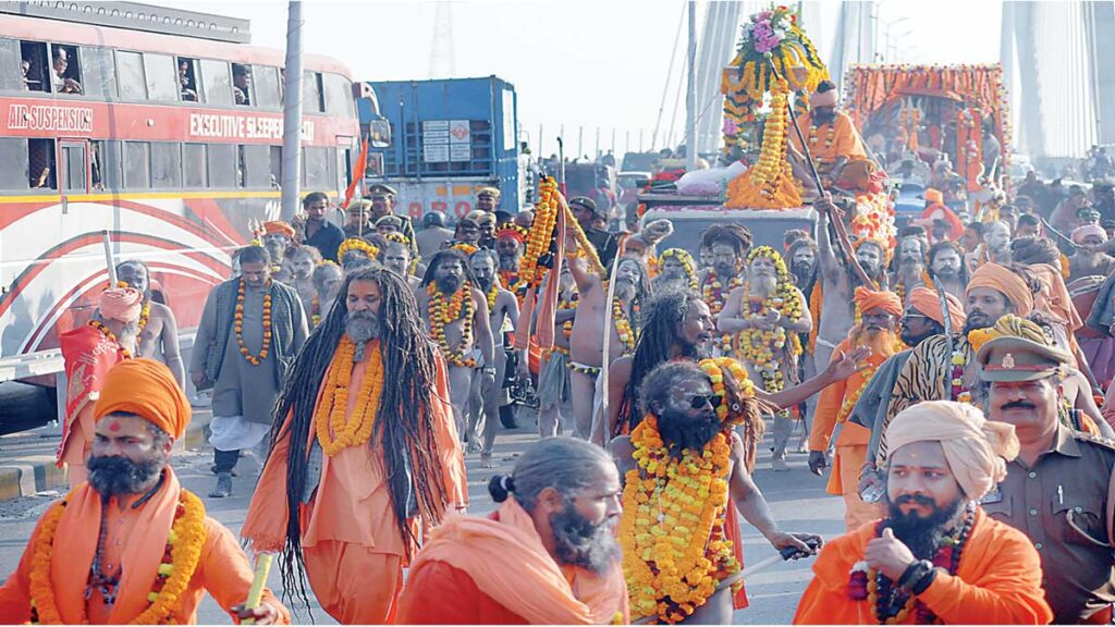 श्री पंचदशनाम आवाहन अखाड़े का महाकुम्भ नगर में हुआ भव्य प्रवेश