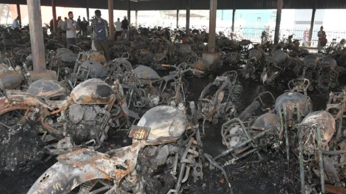 वाराणसी में 200 बाइक जलने की घटना साजिश या हादसा? सामने आई ऐसी कहानी, सुनकर अधिकारी भी चकाराए