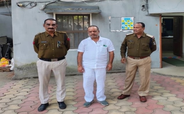 शादी का झांसा देकर शिक्षिका के साथ दुष्कर्म, कबाड़ व्यवसायी गिरफ्तार